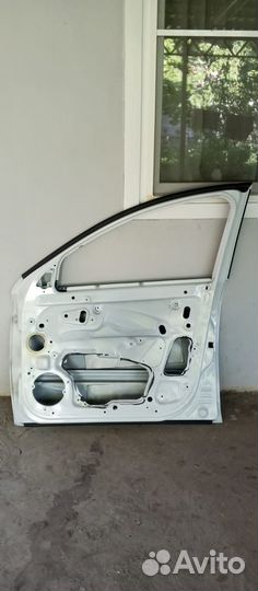 Лада Веста универсал, правая передняя дверь