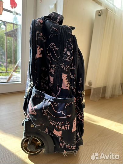 Рюкзак на колесах школьный