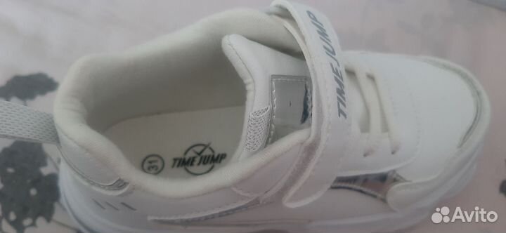 Кроссовки для девочки новые