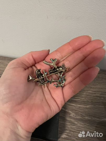 Брошь птицы из эмали