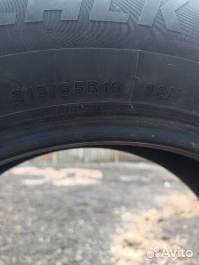 Royal Black Royal Mile 215/65 R16 98H