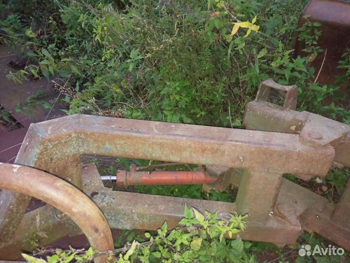 Захват для рулонов сена