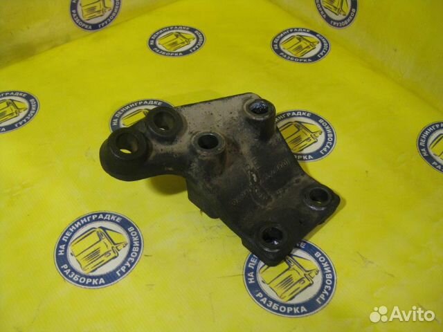 Кронштейн кпп правый 9402423305 mercedes-benz, axo