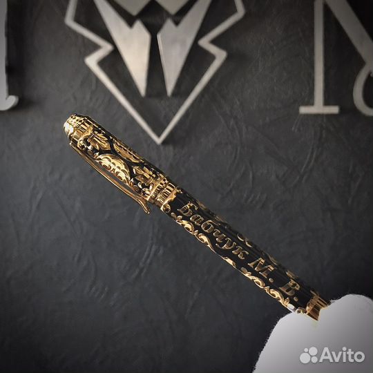 Ручка украшенная золотом с именной гравюрой