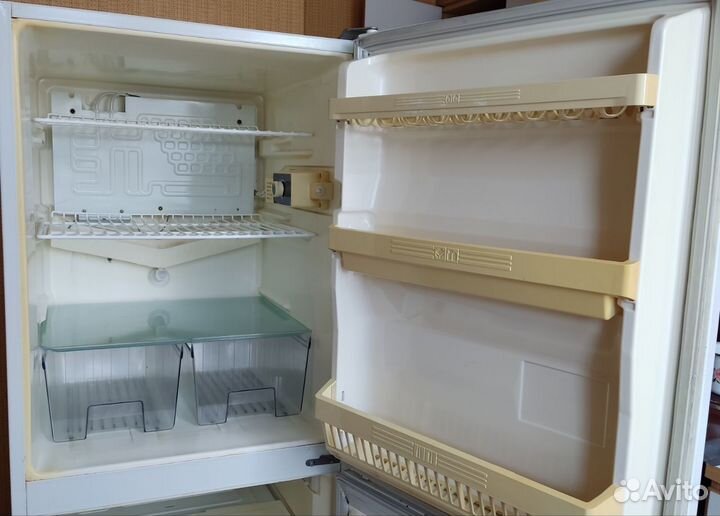 Холодильник Eniem