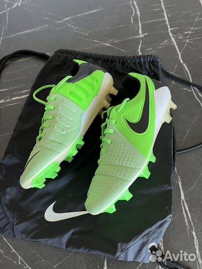 Футбольные бутсы Nike CTR 360 Maestri III FG