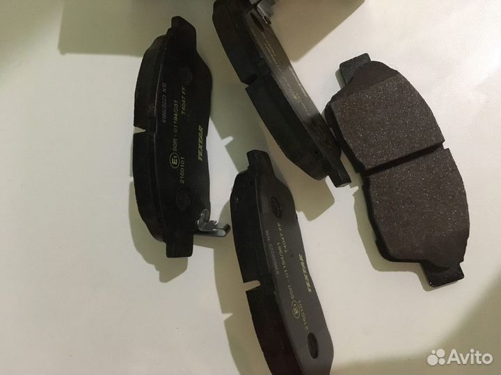 Колодки тормозные передние textar 2160101