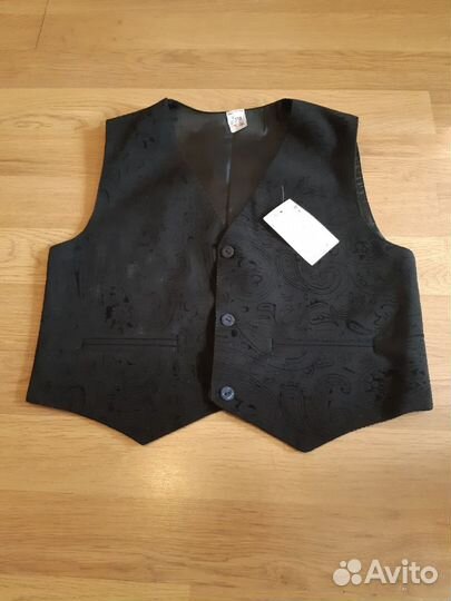 Жилетка для мальчика новая