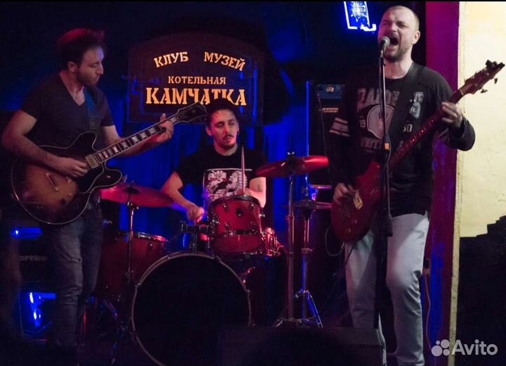 Песни под гитару и группой