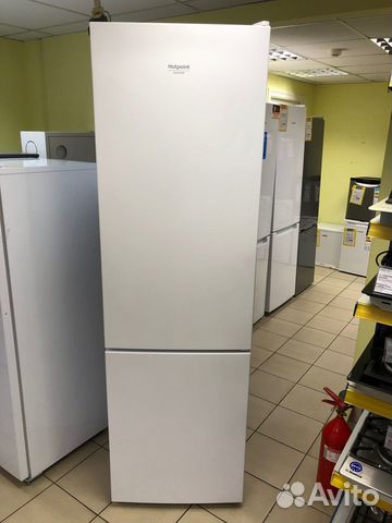 Холодильник Hotpoint-Ariston HF 4200 W