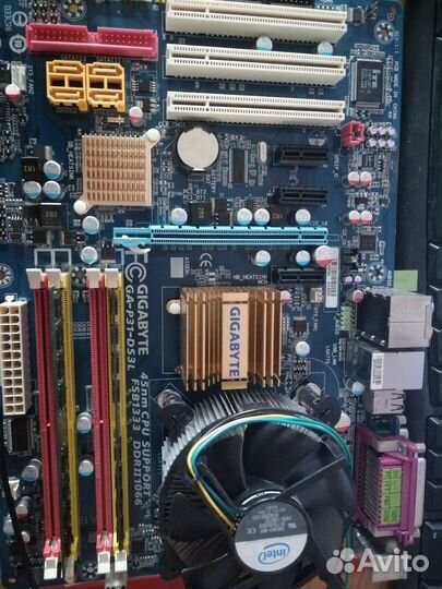 Материнская плата с процессором и памятью