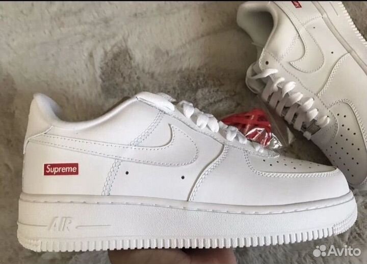 Nike air force 1 supreme white