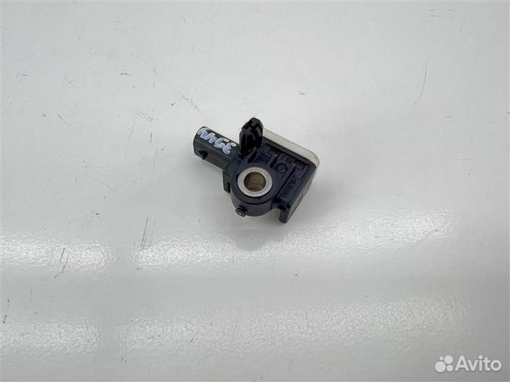 Датчик удара Porsche Cayenne 958 M55.02 2011