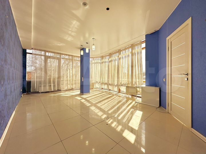 Второй этаж, панорамные окна, от 13 до 50 м²