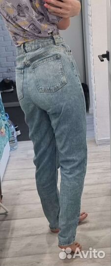 Джинсы mom