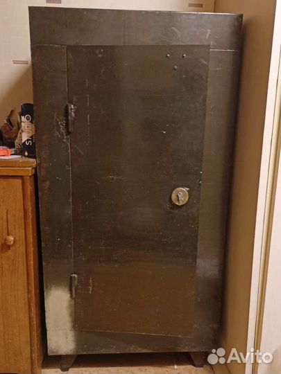 Сейф металлический