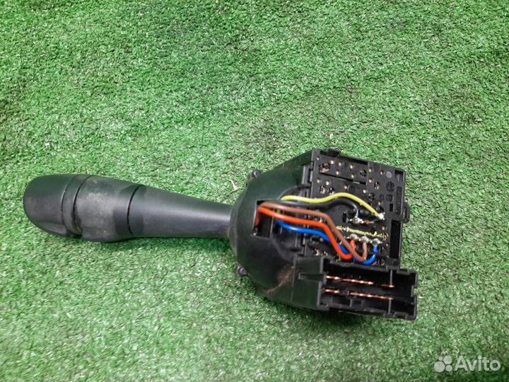 Подрулевой переключатель поворотов Renault Duster