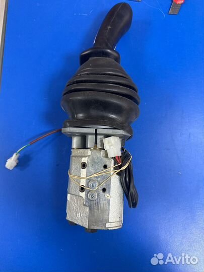 Джойстик 31LH-10200 08351775 Hyundai HL770-7A