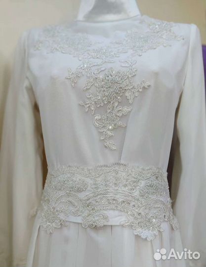 Платье на никах