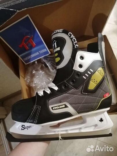 Хоккейные коньки