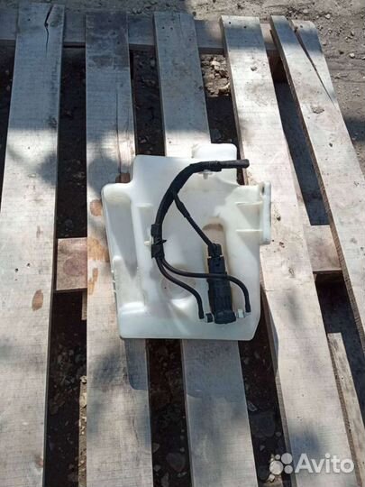 Бочок омывателя лобового стекла VW Jetta 5