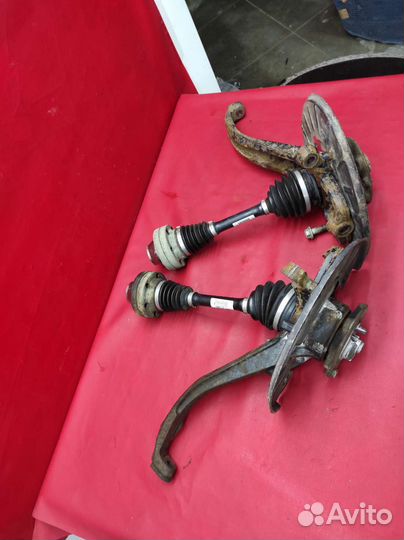 Кулак передний Volkswagen Touareg NF (в сборе )