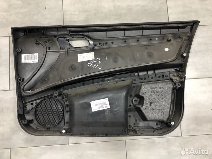 Обшивка двери передняя левая Peugeot 407 / Пежо