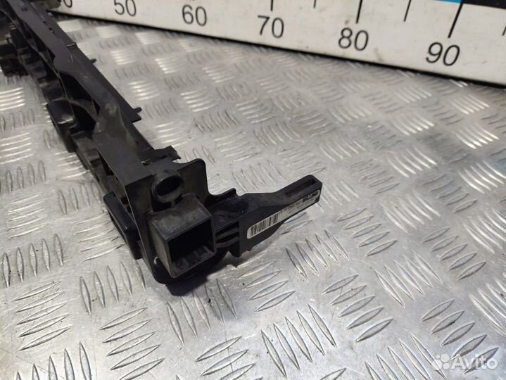 Б/У Кронштейн радиатора правый Mercedes#001