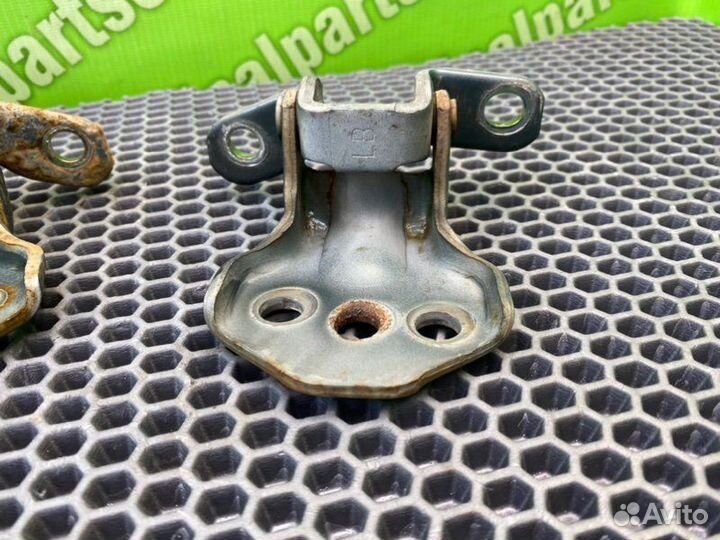 Петли дверей передние левые Mazda Mpv LW5W GY-DE