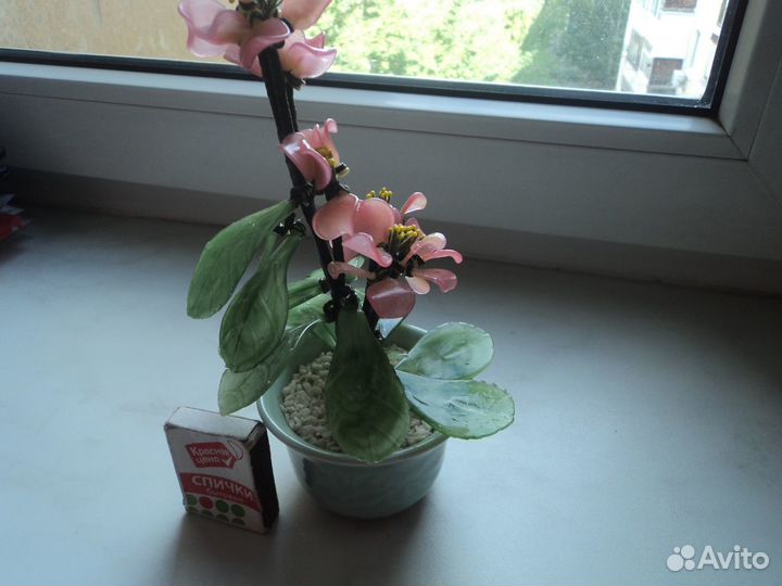 Дерево денежное из натурального янтаря и камня