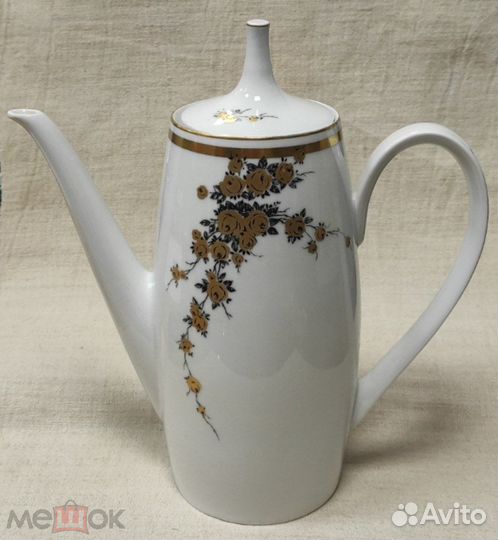 Фарфоровый кофейник 