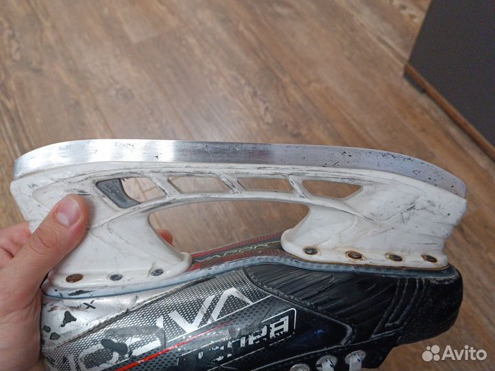 Коньки хоккейные профессиональные