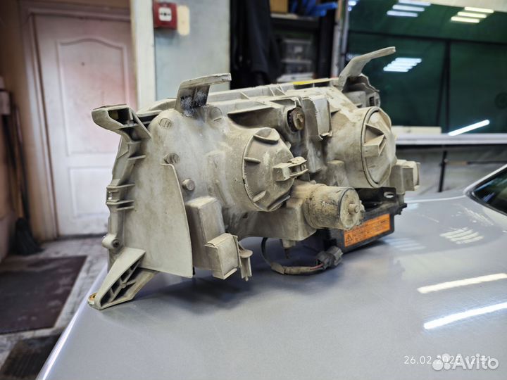 Фара Тойота crown 150