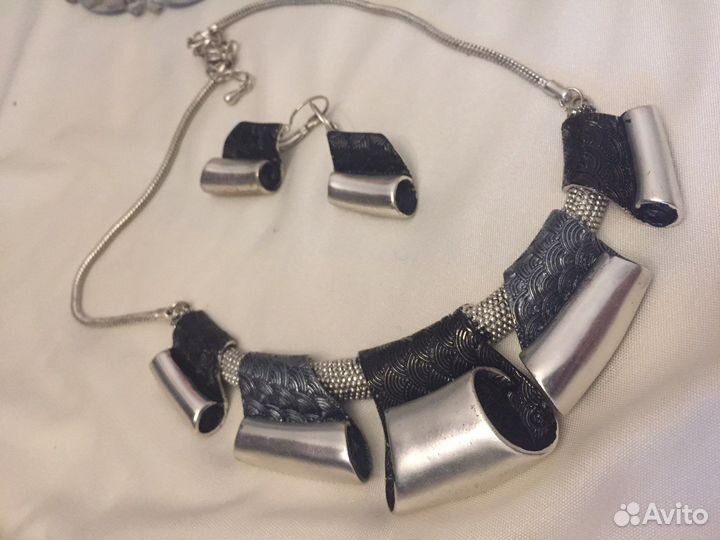 Украшения и заколки