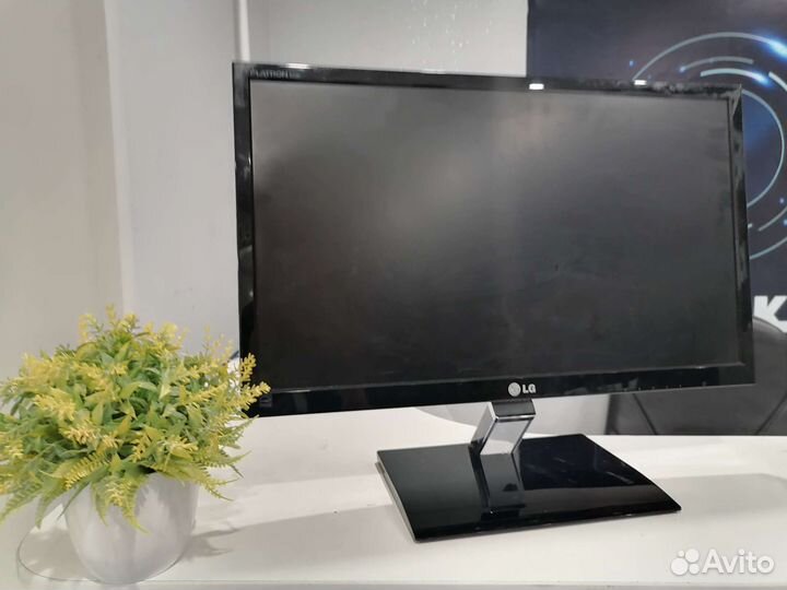 Монитор LG 22