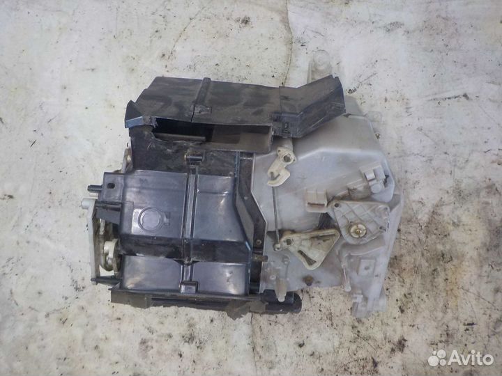 Корпус печки mazda familia