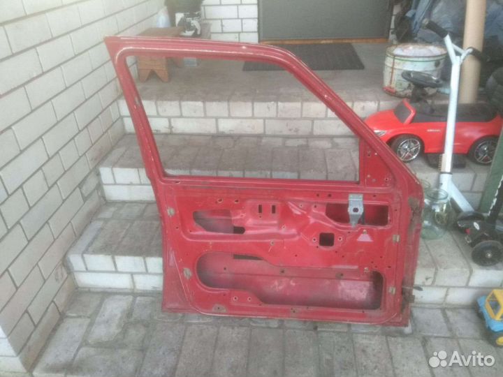 Дверь машины