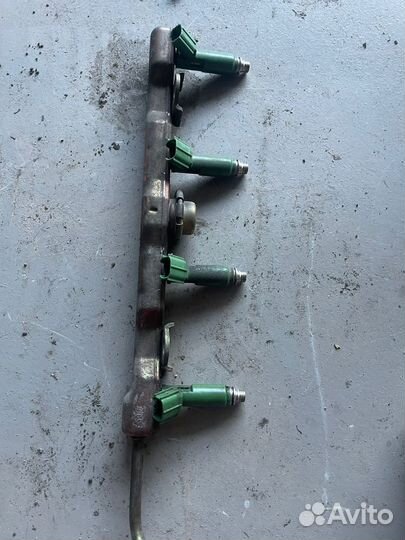 Рампа с форсунками Toyota 1zz-fe