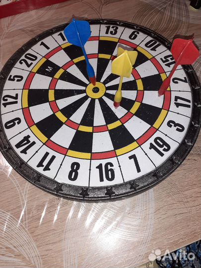 Мишень дартс с дротиками