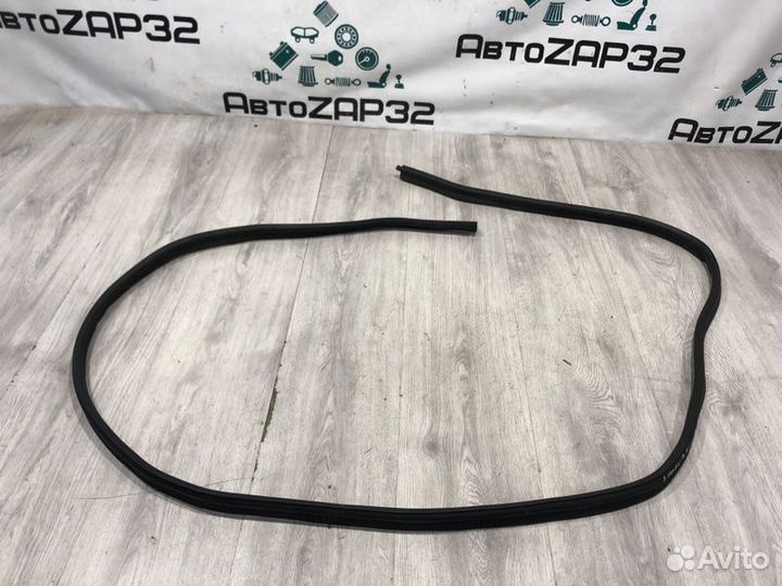 Уплотнитель багажника Renault Logan 2 2014 2015