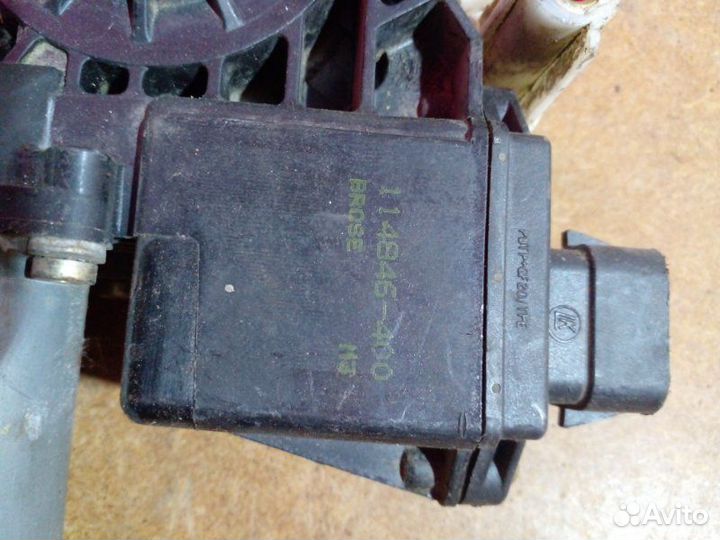 Стеклоподъемник задний левый Mitsubishi Carisma DA