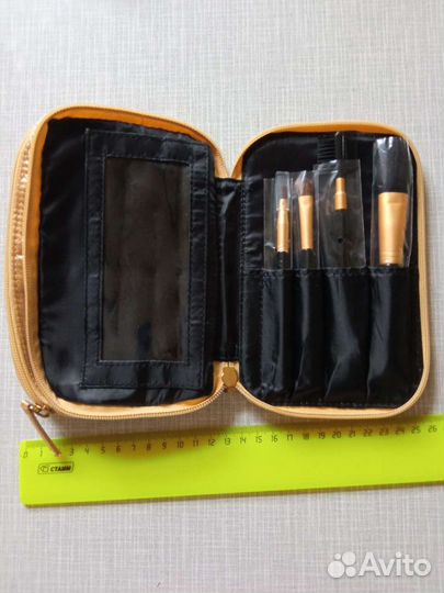 Косметичка с кистями