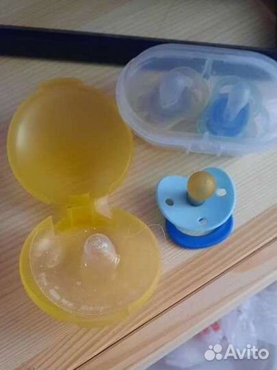Пустышка Avent 0-6 мес. + накладки на грудь