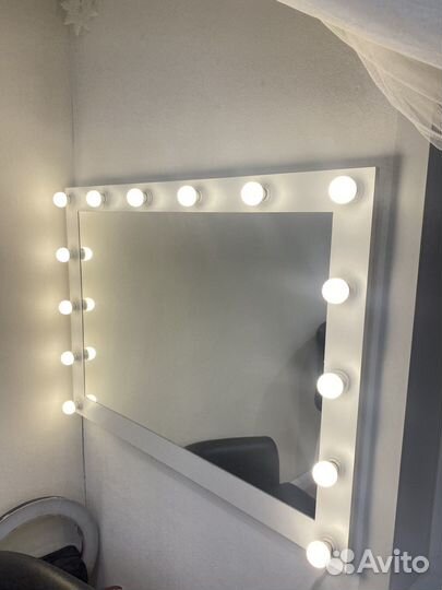 Гримерное зеркало с подсветкой