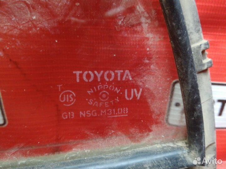 Форточка двери задняя правая Toyota Corolla Axio