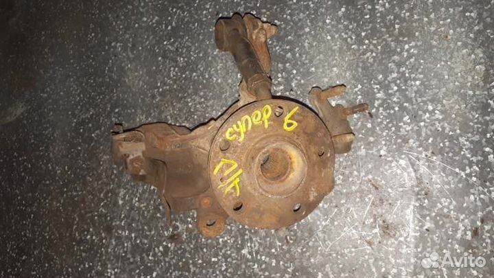 Кулак поворотный передний левый Skoda Superb 3T