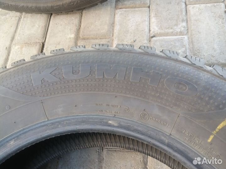 Kumho I'Zen RV Stud KC16 235/65 R17