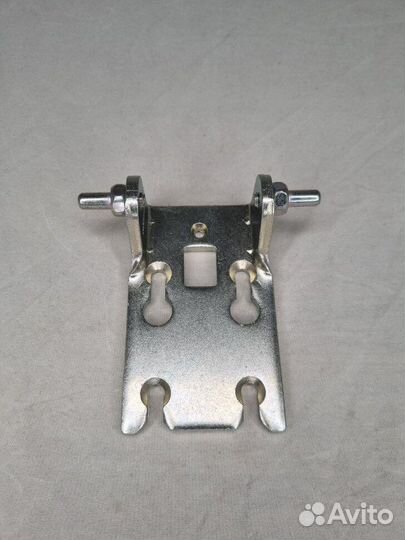 Петля двери для холодильника Samsung центральная D