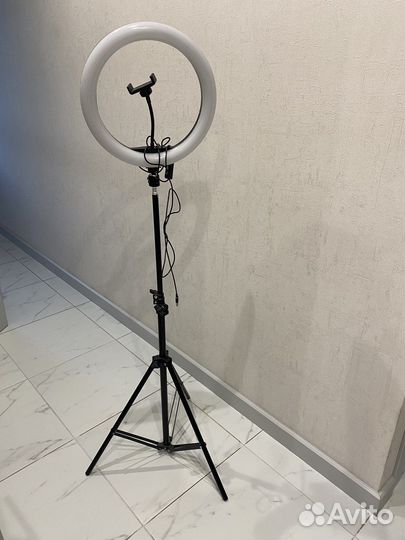 Кольцевая лампа со штативом