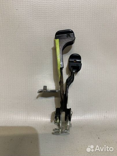 Hyundai Solaris 10- Ручка открывания багажника 606